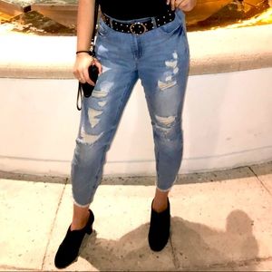 Cropped distressed jeans